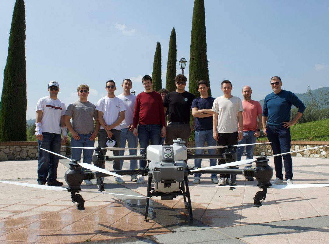 pag. 5 e pag.34 - foto Precision - drone